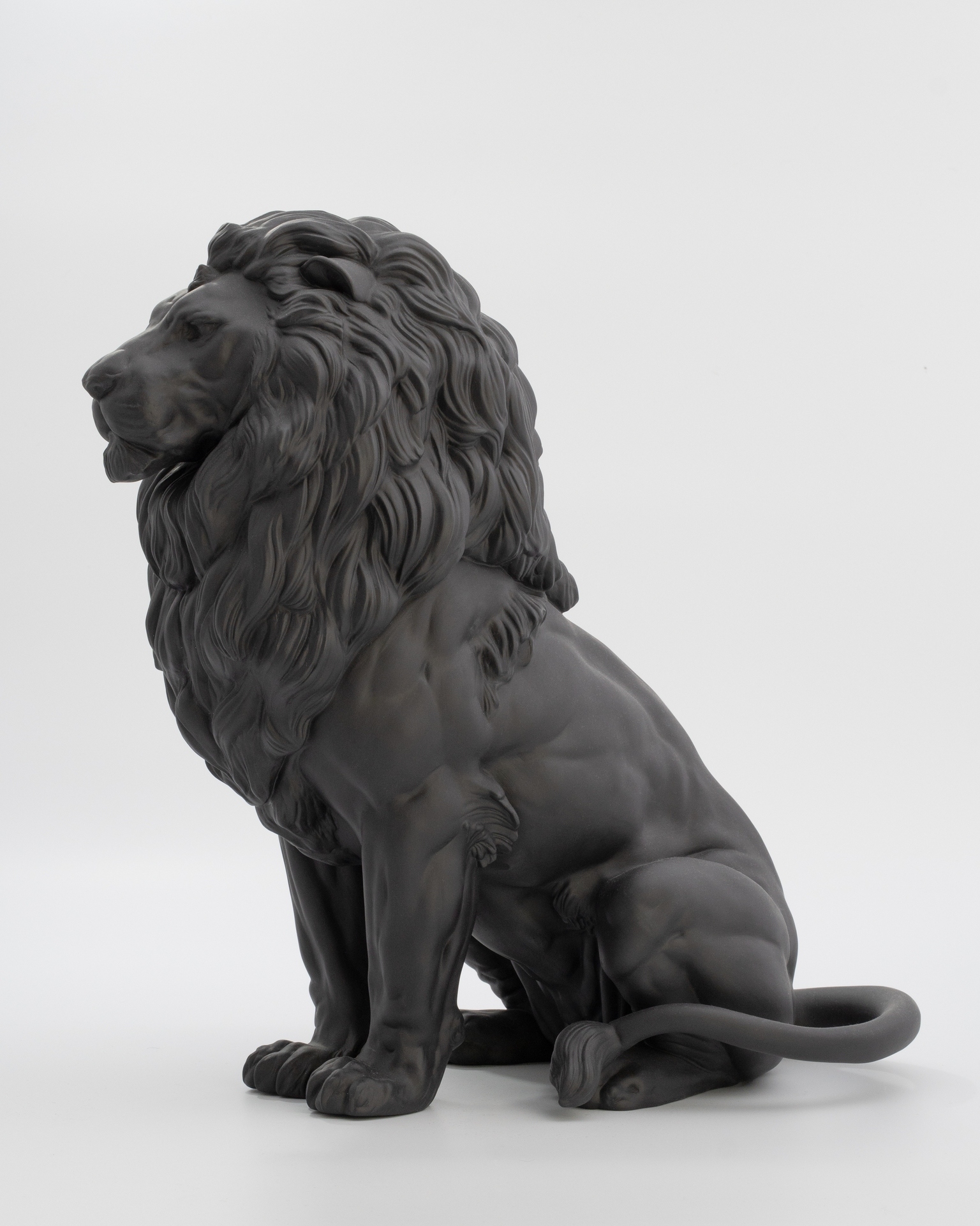 Скульптура царя джунглей